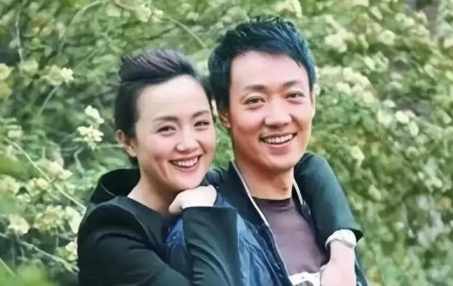今天是辛柏青朱媛媛結(jié)婚19周年