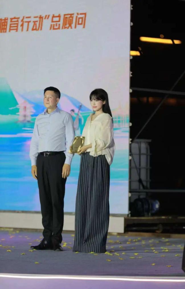 李子柒受聘中國非遺推廣大使 助力非遺數(shù)字化傳播
