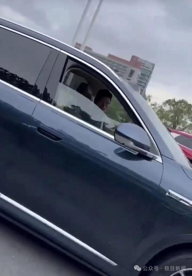 問(wèn)界客服回應(yīng)余承東疑似開車睡覺 安全駕駛引熱議