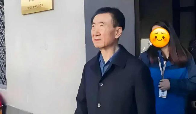 王健林?jǐn)啾矍笊澈蟛刂裁搓栔\ 金蟬脫殼求轉(zhuǎn)型