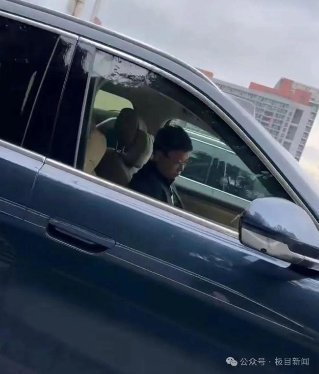 余承東疑開(kāi)車(chē)睡著 路人隔車(chē)窗大喊余總