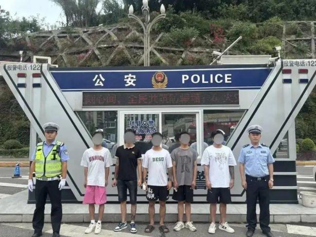 5人同骑一辆电动车？警方通报 已行政处罚