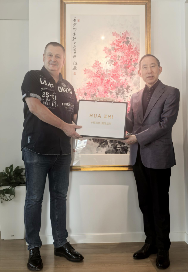 龍宇翔與俄羅斯教育部委員,、俄羅斯國立工藝美術大學校長庫拉索福親切會見