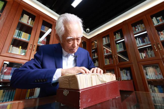 91歲閻崇年一周工作七天 四合書屋藏往事