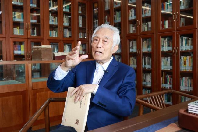 91歲閻崇年一周工作七天 四合書屋藏往事