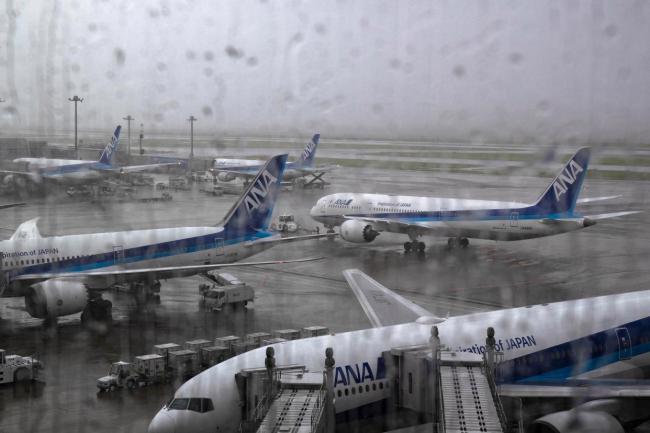 日本全日空跨國(guó)航班被迫改道 乘客試圖開(kāi)艙門引發(fā)混亂
