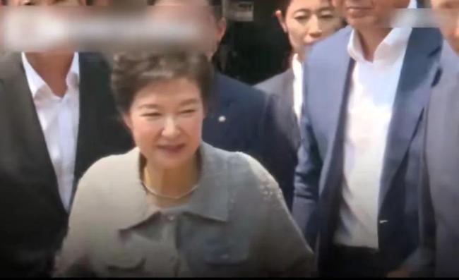 73歲樸槿惠罕見外出 悼念父親出生地