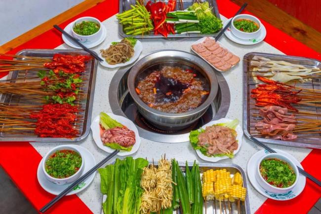 中國(guó)麻辣燙發(fā)源地官宣揭牌 樂(lè)山五通橋獲殊榮
