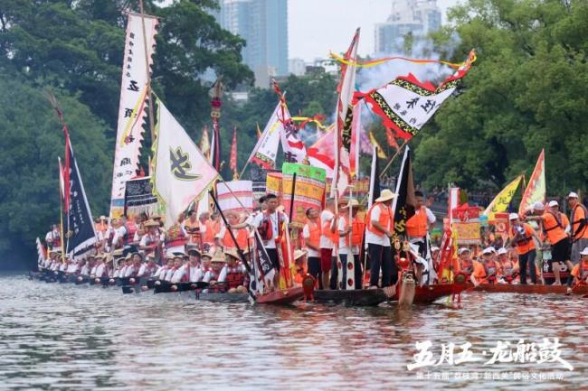 25艘龍船巡游廣州荔灣湖 展現廣府龍舟文化魅力