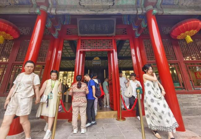 [北京]恭王府上新智慧文創(chuàng)店開售500種商品 自助選購(gòu)模式引人注目