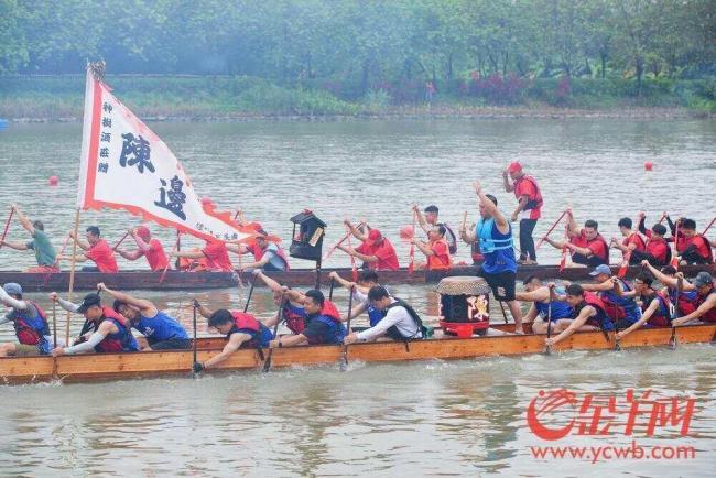 蘇炳添跨界參加龍船競渡 水上激情對決