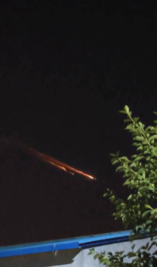 多地網(wǎng)友目擊夜空不明飛行物