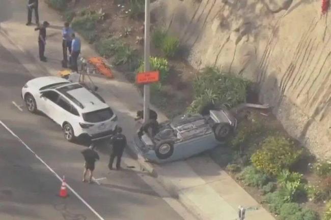美15歲女孩練車誤踩油門致父親身亡