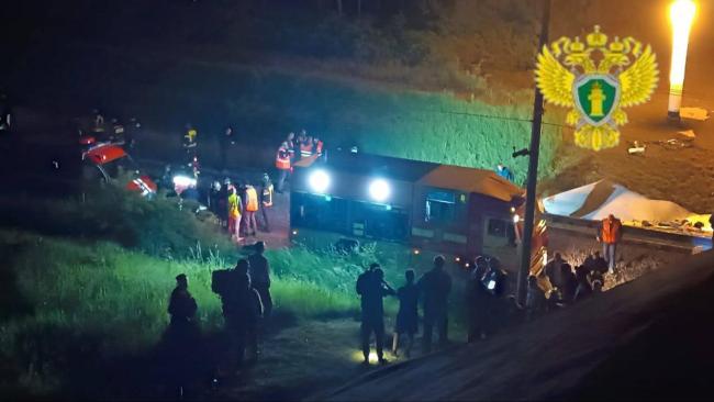 俄羅斯橋梁坍塌 火車脫軌扭成麻花 事故致7死數(shù)十傷