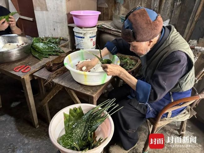 四川人包了個10米長大粽子 傳統(tǒng)手藝溫暖人心