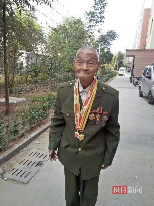 96歲老兵走失找回 曾為陳毅元帥送信 抗戰(zhàn)英雄平安歸家