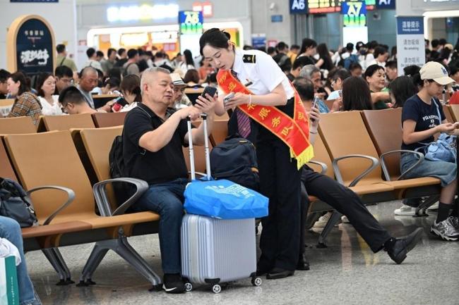 廣鐵計劃加開列車321列 應(yīng)對返程高峰