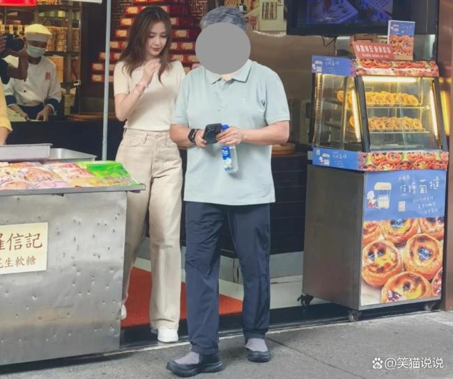 Angelababy澳门街头被偶遇
