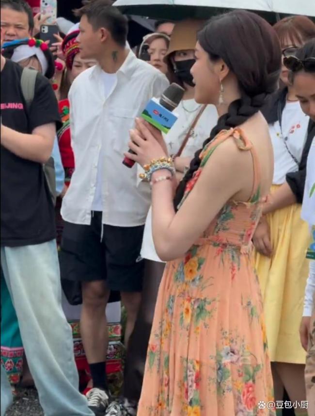 向佐陈妍希晚宴合唱 生日后同场未互动