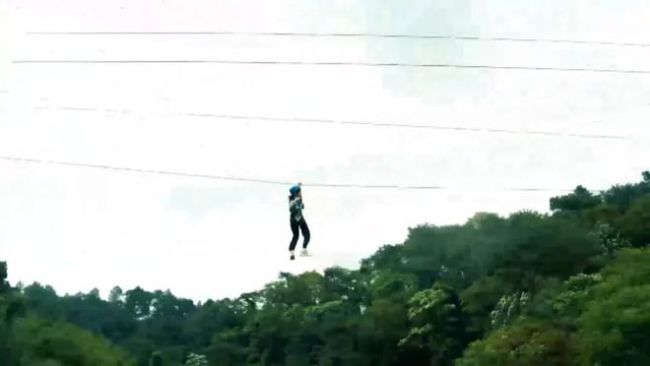 女孩高空滑索墜落景區(qū)涉事項(xiàng)目整改 安全帶隱患待查