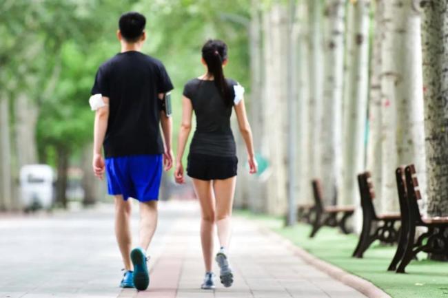 每天走走路算不算運(yùn)動(dòng) 快走更有益健康