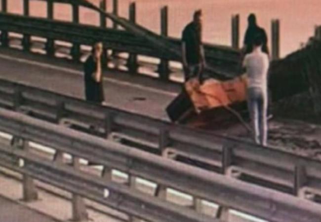 克里米亞大橋?yàn)楹卫媳粸踯姸⑸?關(guān)鍵補(bǔ)給線成攻擊目標(biāo)