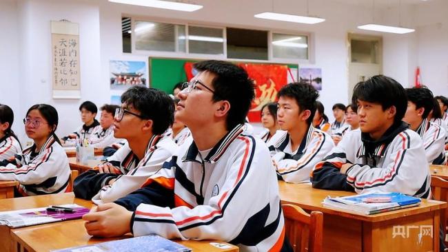 高考前最后一課的浪漫 溫情與回憶交織