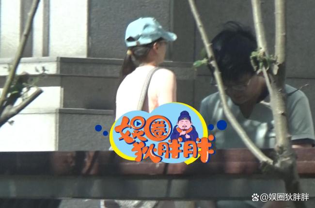 黄圣依健完身逛古玩店 身材凹凸有致 自律生活令人佩服