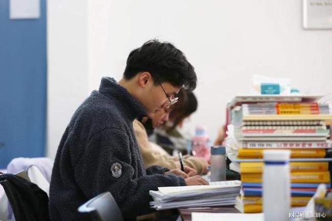 高考最后三天要不要把孩子接回家調(diào)整狀態(tài)？保持學(xué)習(xí)節(jié)奏更重要
