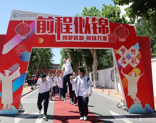 高三學子離校學弟學妹列隊歡送