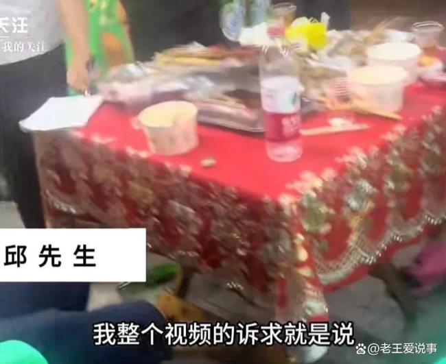 游客曝質(zhì)疑燒烤店收費(fèi)被持刀威脅 宰客事件引發(fā)關(guān)注