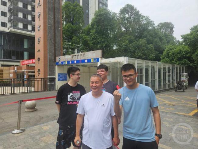 梁实：高考第一科“感受不太好” 背诵默写题难倒老考生