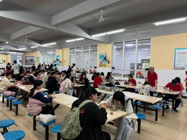祝1335萬高考生大勝歸來 青春夢想啟航