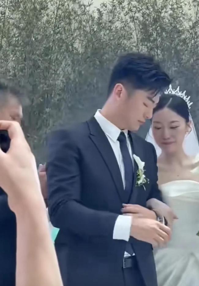 國(guó)乒總教練李隼女兒結(jié)婚 弟子淚目致敬恩師