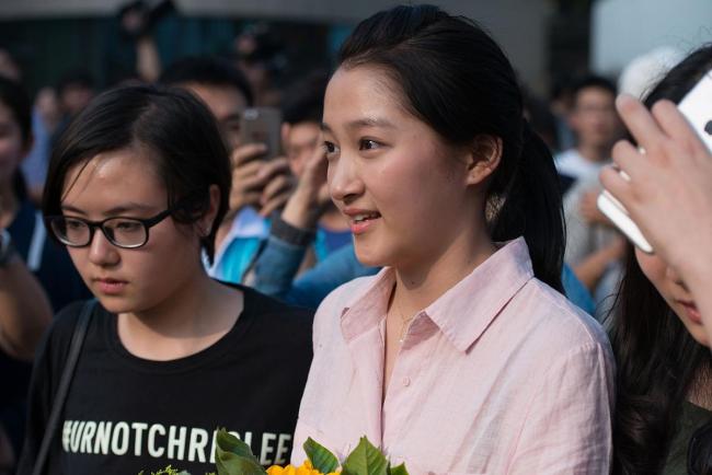 重温关晓彤高考采访太逗了 学霸养成记揭秘