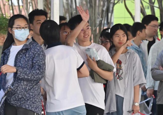 高考送考名场面来了 1335万学子共赴考场