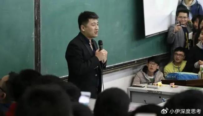 文科生动了谁的蛋糕 张雪峰的“蛋糕”生意有多大