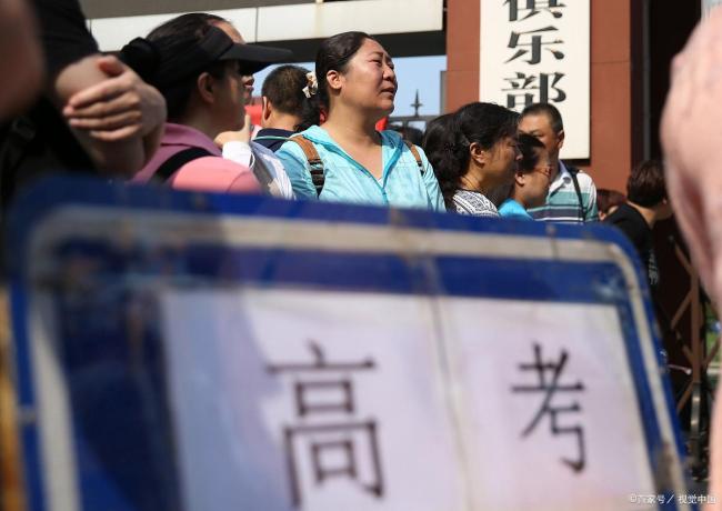 爸爸请假半个月陪女儿高考