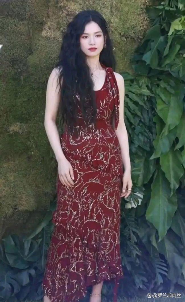 宋佳晒VOGUE合照 女星风采各异