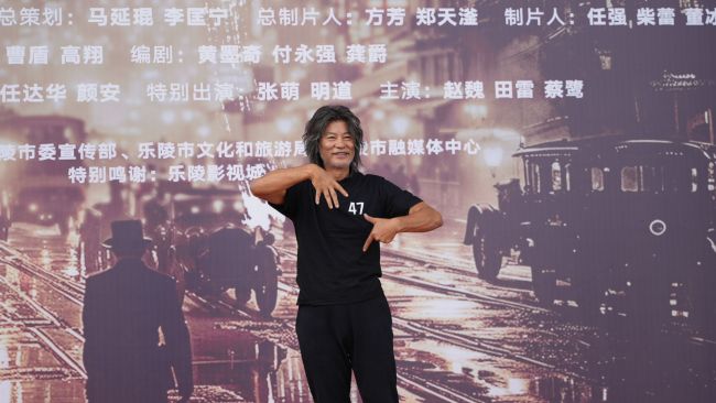 张萌张康乐周洁琼颜安合影 《四十七》开机仪式热闹非凡