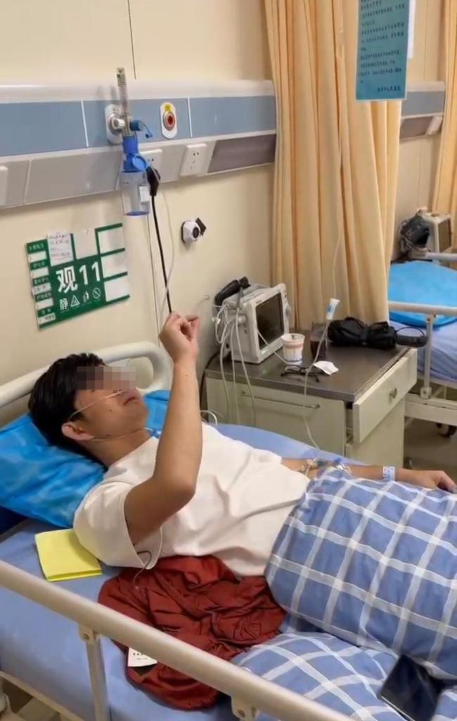 男子吃見手青中毒一直幫鳳凰捋毛 幻覺引發(fā)網絡熱議