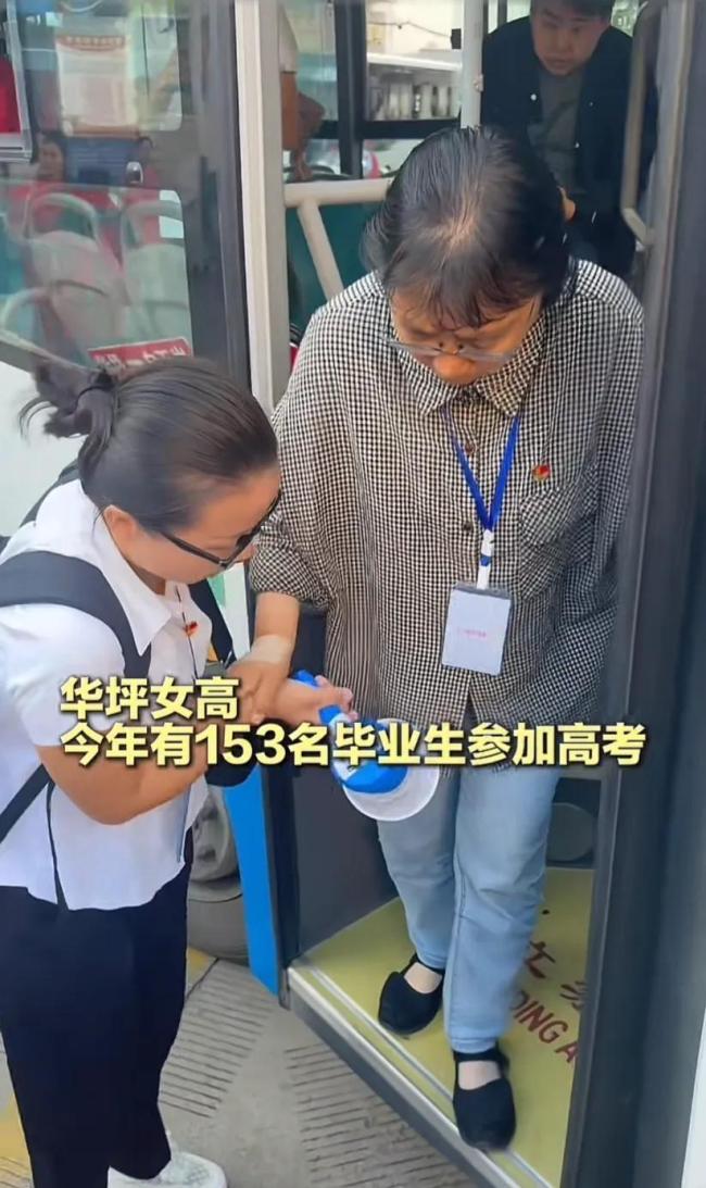 擔(dān)心學(xué)生耽誤高考張桂梅有多緊張 十五載守護(hù)與急迫