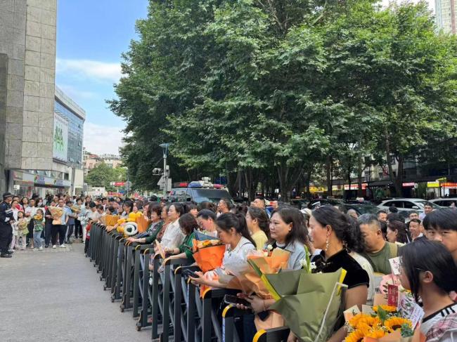 回顧各地考生花式出考場 喜悅與期待交織