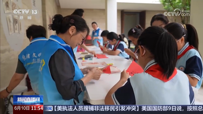 越來越多的“銀發(fā)族”活躍在博物館 老有所學老有所樂