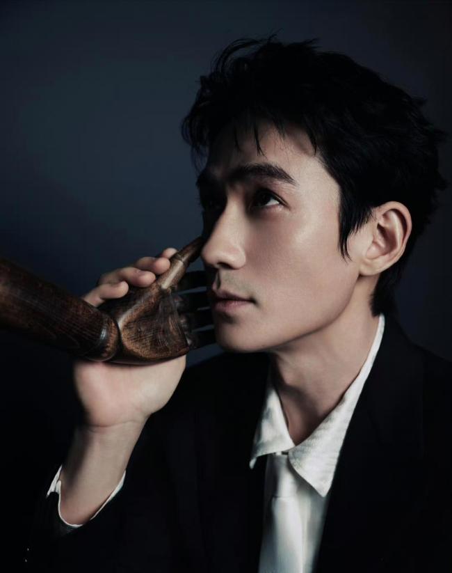 朱一龙东极岛预告浑身是血 热血故事引期待