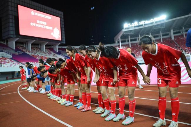 广东U16女足姑娘泪洒赛场 虽败犹荣未来可期