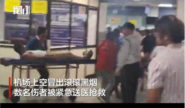 印度客机机场坠毁 多人送医画面曝光