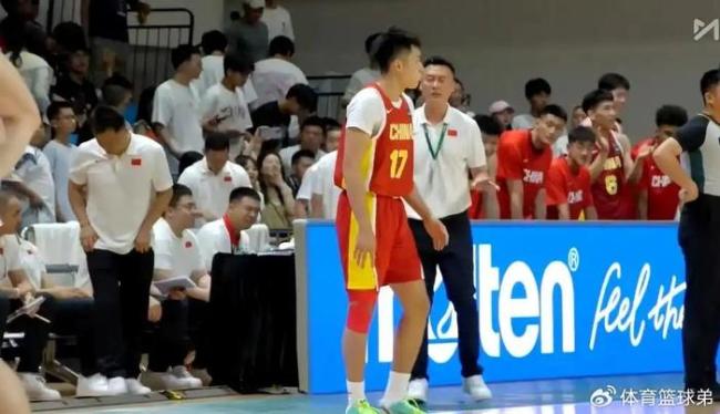 2胜1负收官！中国U19男篮大胜美国球队 张博源15分引6人上双 默契配合显实力