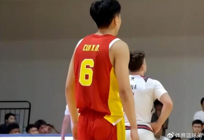 2胜1负收官！中国U19男篮大胜美国球队 张博源15分引6人上双 默契配合显实力