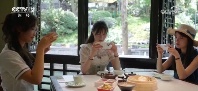 體育搭臺(tái)文旅唱戲流量變?cè)隽?蘇超燃動(dòng)消費(fèi)熱力